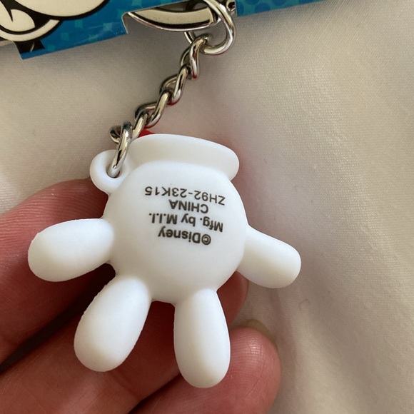 Disney Mickey and Friends glove keychain - Picture 2 of 3